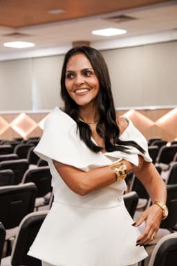 Sra. Patrícia Borges de Abreu